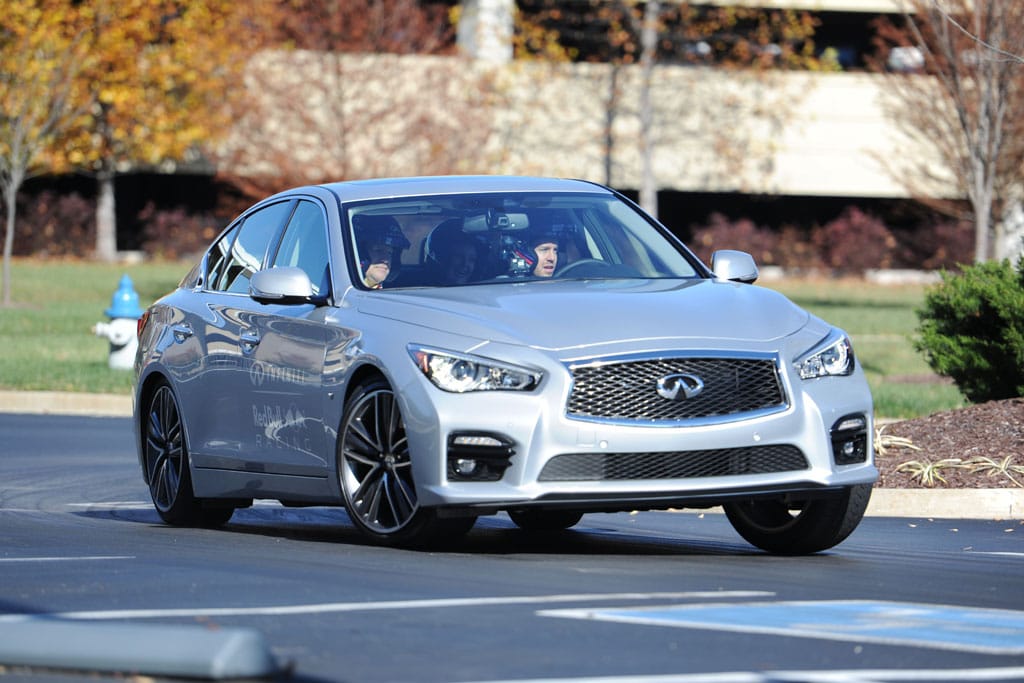 Vettel oválon száguldott az Infiniti Q50-nel