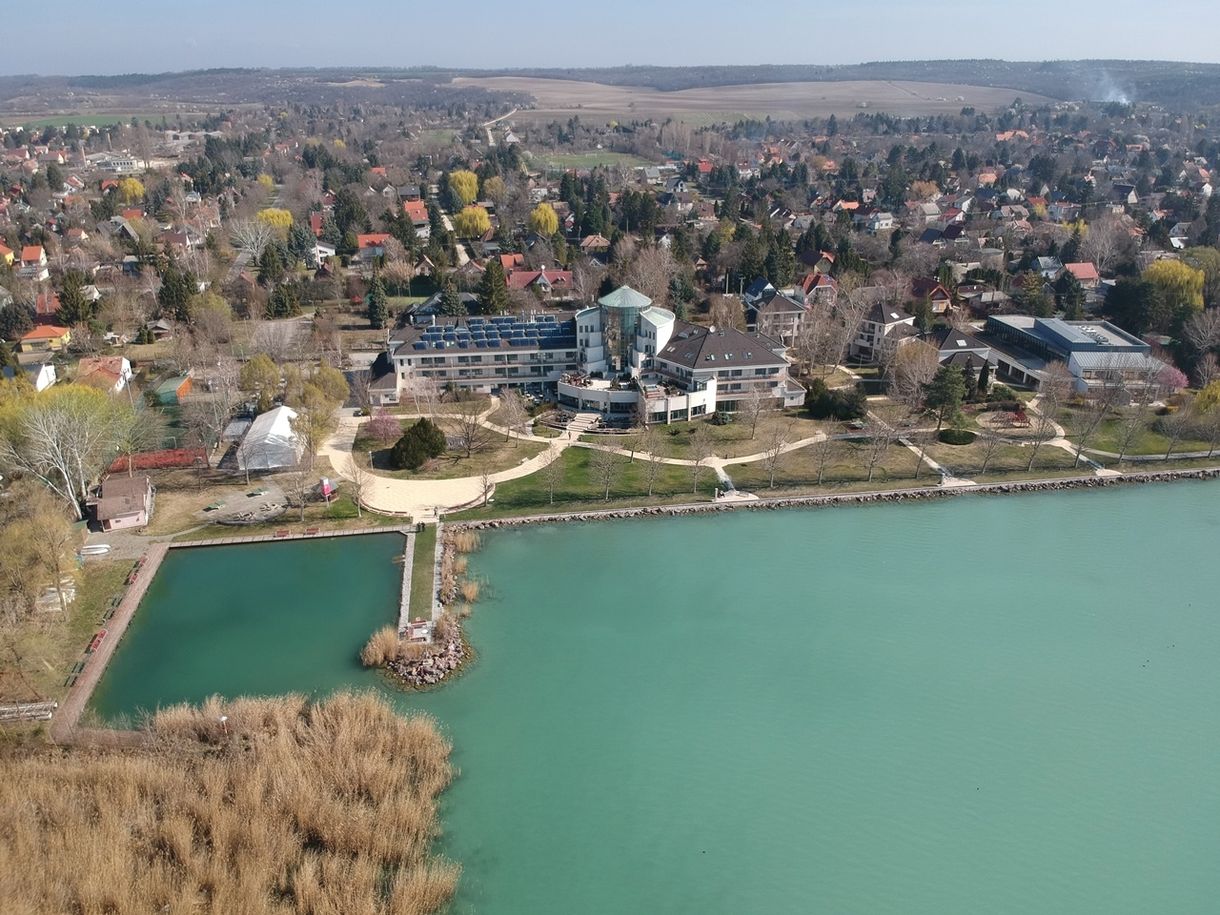 Szállodát vett a Valton-főnök a Balatonon, milliárdos társakkal 