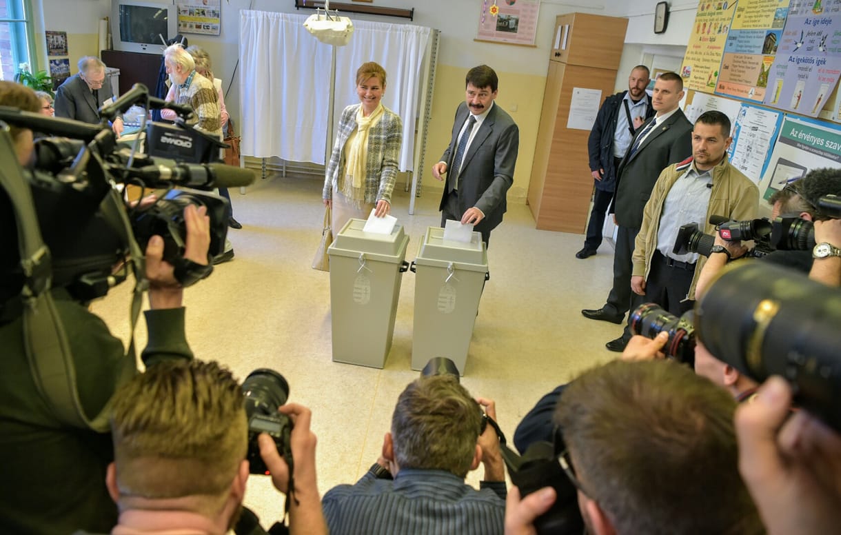 Nem volt szabad a választás? Nem baj, Áder attól még gratulál