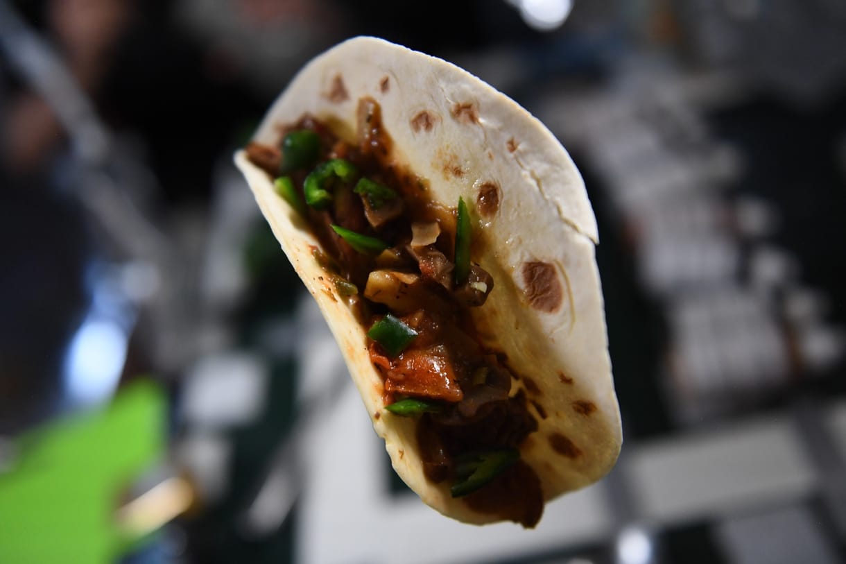 Most chili és zöldpaprika termett az űrben, űrtacót csináltak belőlük