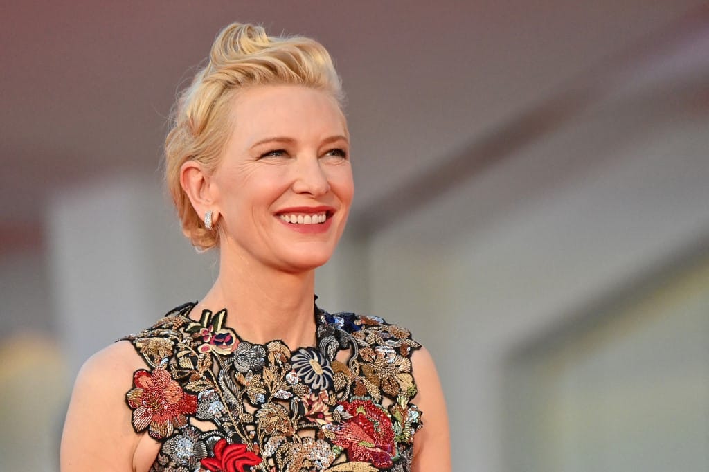 A lestrapált, kiszolgáltatott helyzetben dolgozó nőkről fog szólni Almodóvar és Cate Blanchett új filmje
