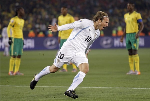 A foci-vb első duplája: Forlán kifektette Dél-Afrikát