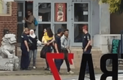 Videó: Angyalföldön is összefogdossák a menekülteket