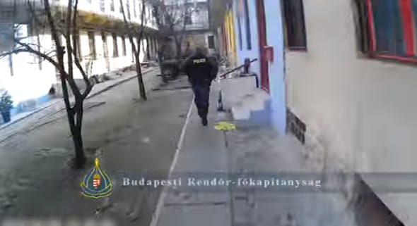 Videó: kábítószer-kereskedőket kapcsolt le a rendőrség Józsefvárosban