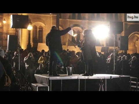 Törvényt égettek, és Balog 