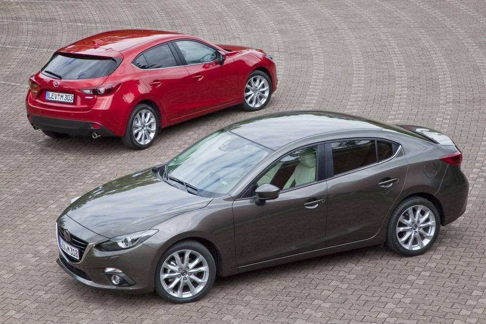 Hivatalos képeken a lépcsőshátú Mazda 3