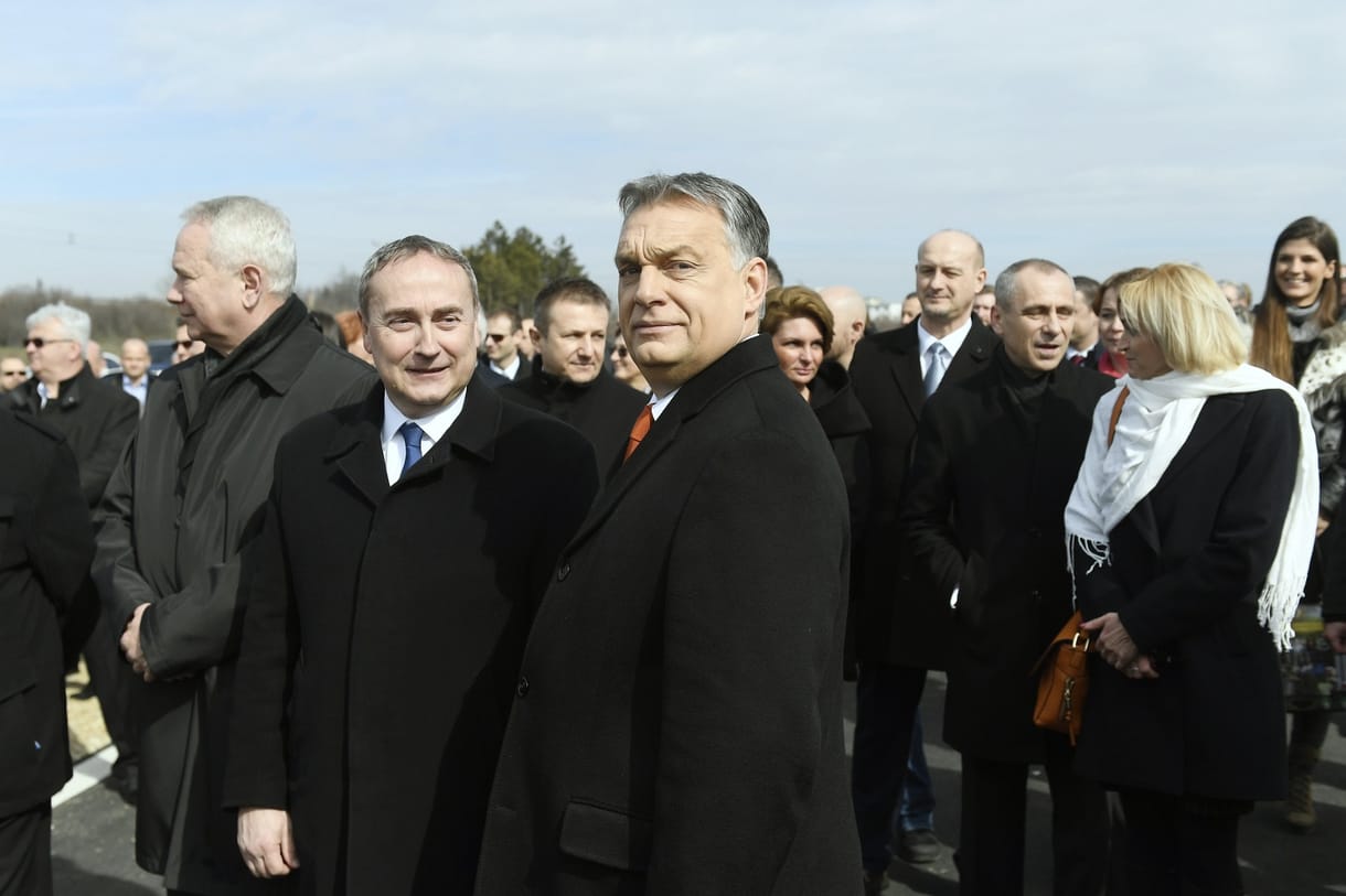 Orbán: Az osztrákok és a bajorok rengeteget költenek egy bevándorlóország felépítésére