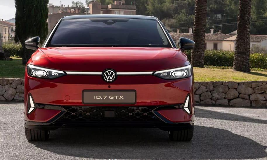 Mint a katapult: 340 lóerős új villanyszedán a VW-től, itt az ID.7 GTX