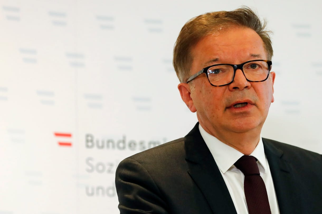 „A koronavírus nem tart szünetet, ahogy én sem tartottam” – Betegség miatt mondott le az osztrák egészségügyi miniszter