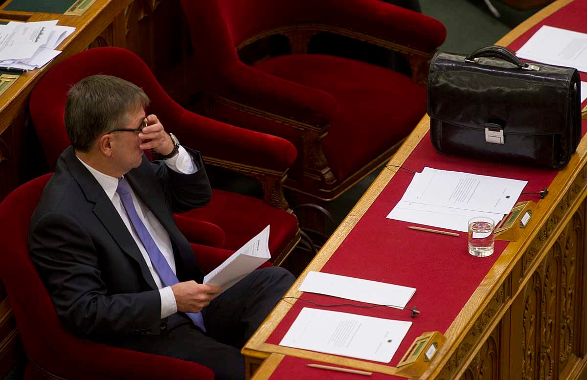 Matolcsy javaslatára 13 milliárdot zárolnak