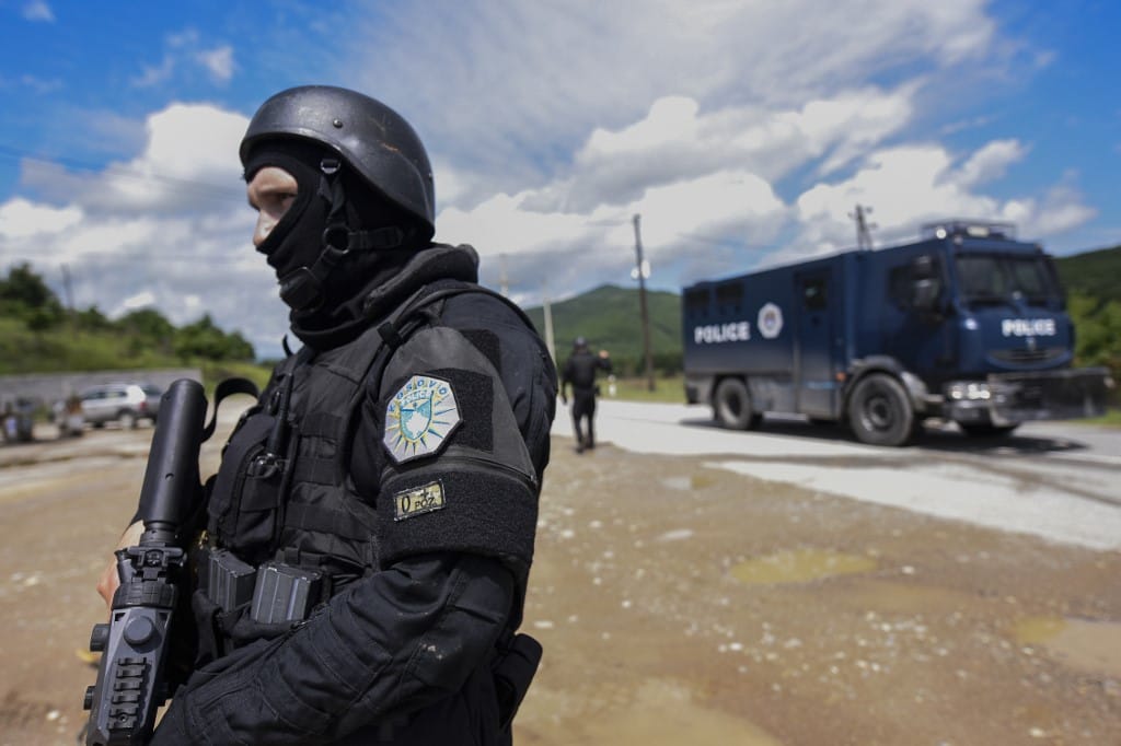 Razziázott a koszovói rendőrség a szerb kormány észak-koszovói szerveinek épületeiben