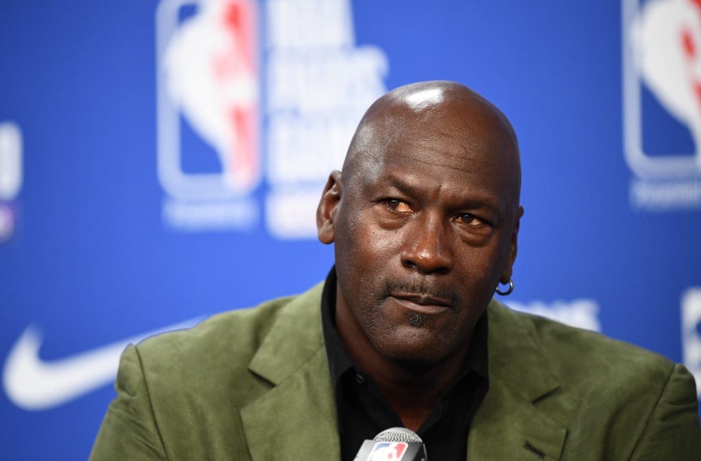Valaki több mint 1,3 millió dollárt fizetett Michael Jordan mezéért
