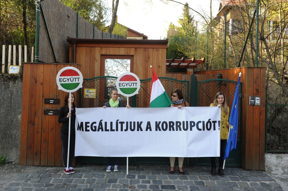 Orbánnak joga van a tüntetőmentes élethez?