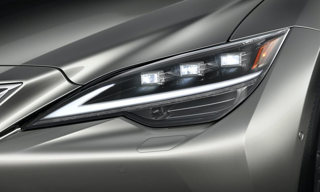 Íme az új csúcs-Lexus, a felfrissített LS