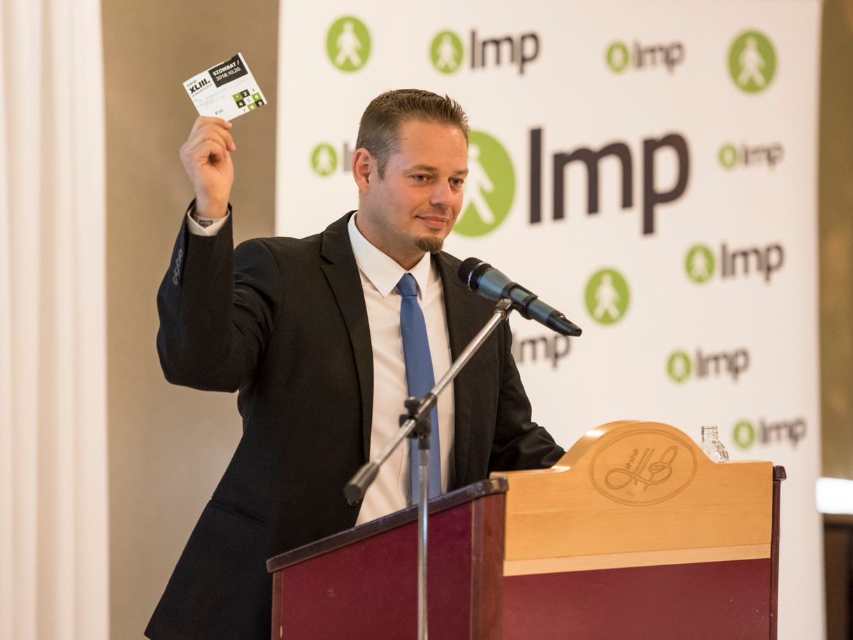 Közeledik az LMP a Fideszhez, vélik a baloldali szavazók