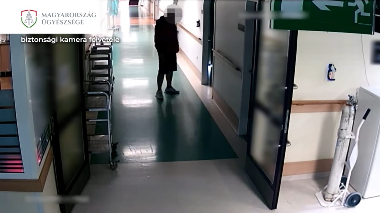 Videón, ahogyan az alvó betegeknél fosztogat a kórházba besurranó tolvaj