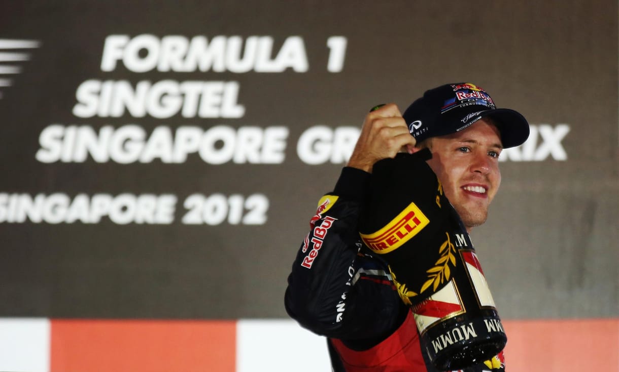 Vettel megúszta a büntetést, Webber bukta a 10. helyet