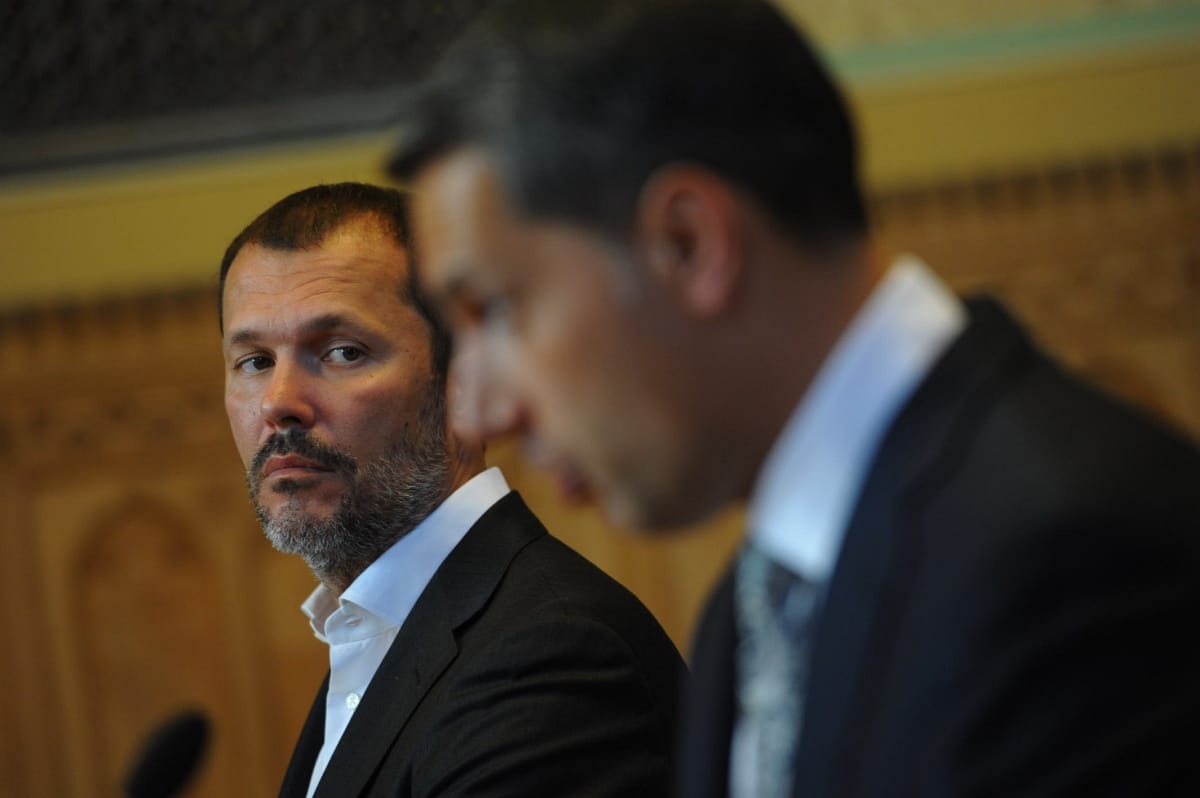 Milliókkal tömik Giró-Szász cégét