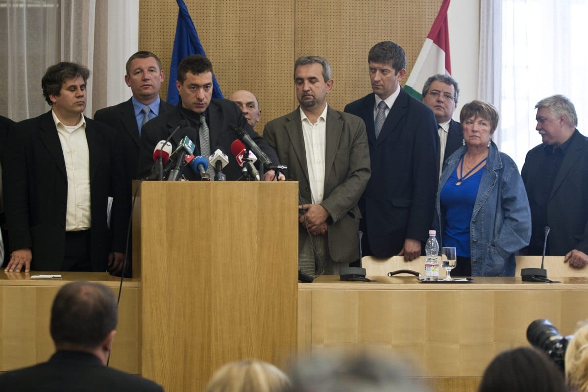 Az LMP Orbánhoz fordul a rendvédelmi dolgozók ügyében
