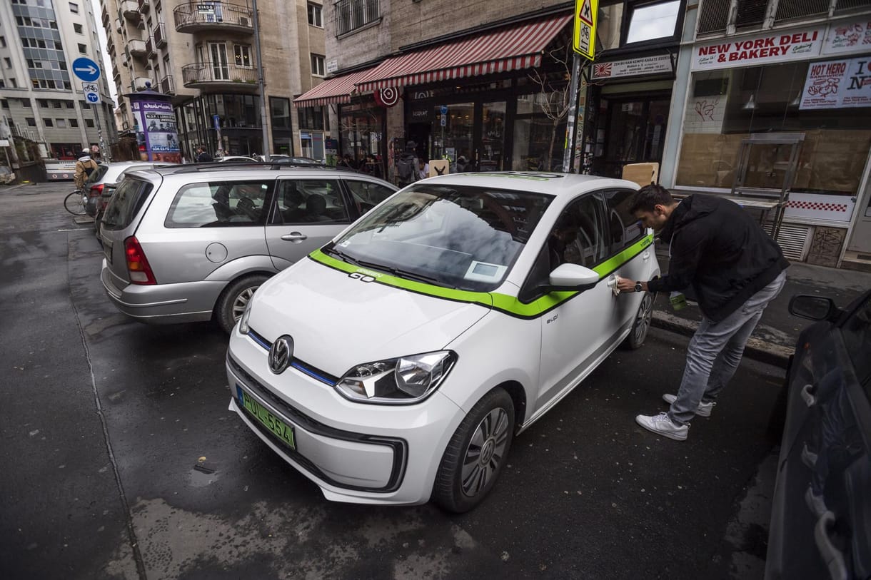 Nagyot mentek a közösségi elektromos autók az ársapka eltörlése utáni napon