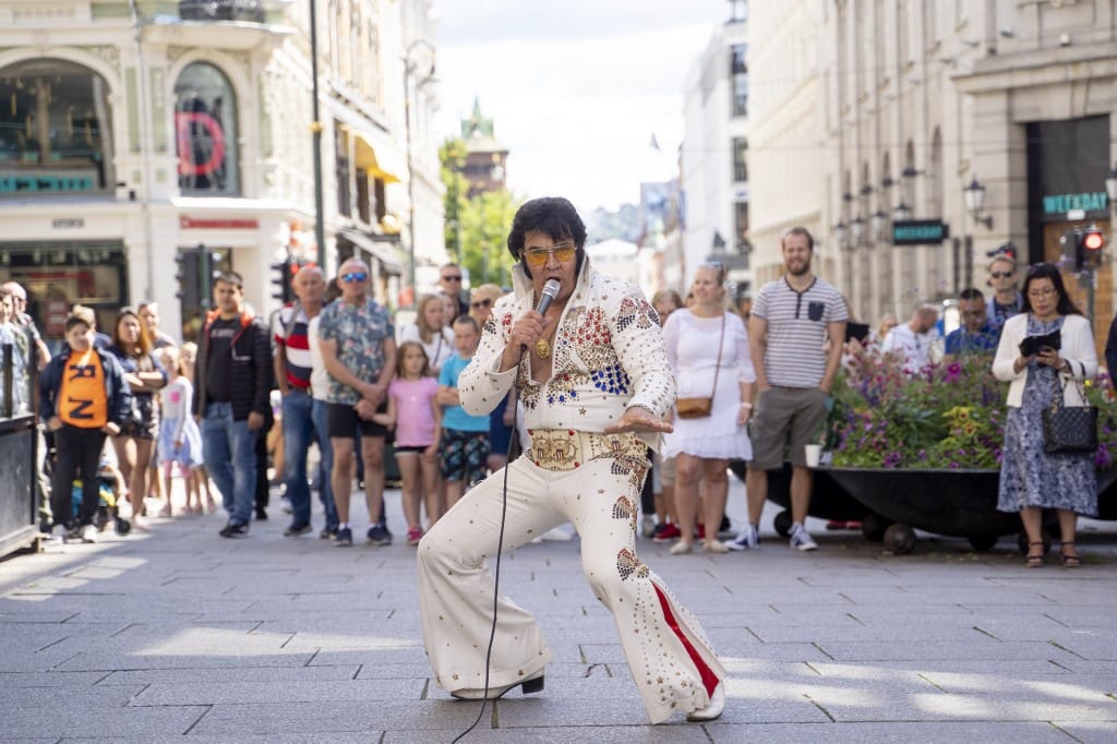 Egy norvég férfi 50 órán keresztül énekelt Elvis-dalokat