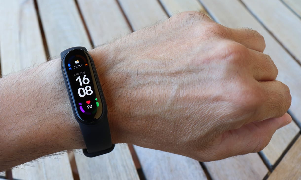 Speciális kijelzőről álmodik a Xiaomi, a csuklóra kell majd erősíteni