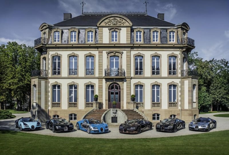 Itt a hat különleges Bugatti Veyron, ami összesen négy milliárdot ér