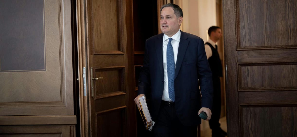 Hiába cáfolják a számok, Orbán hisz az akcióhőssé előléptetett Nagy Mártonban