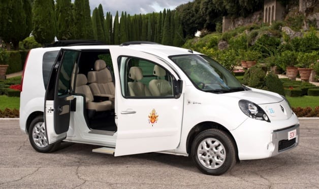 Elektromos Renault-pápamobilt kapott XVI. Benedek