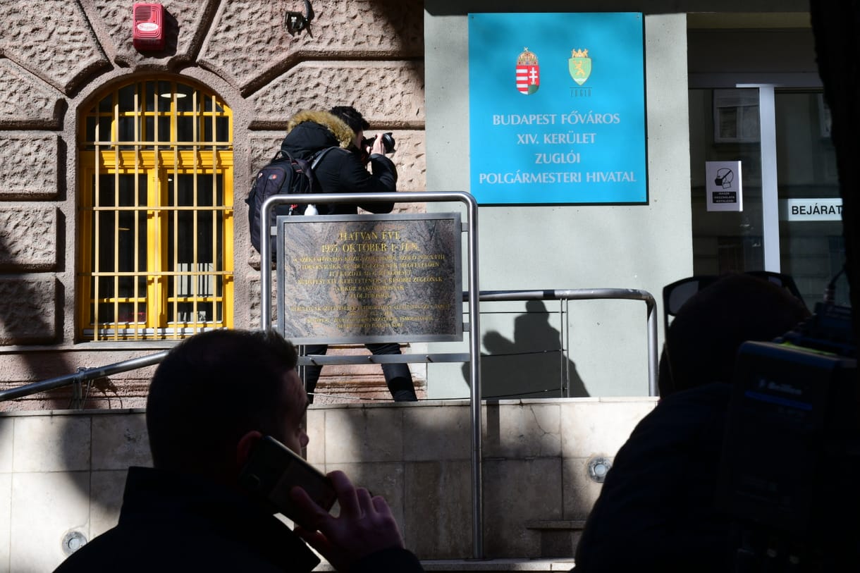 Házkutatást tartanak a zuglói polgármester lakásán és a polgármesteri hivatalban