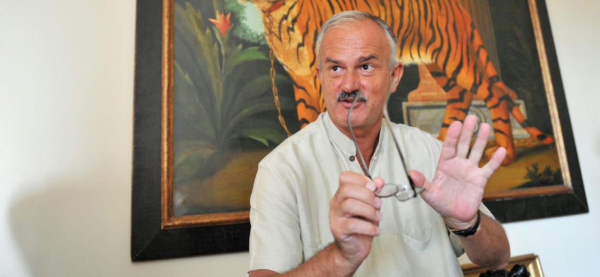 Politico: Zelnik István volt diplomata és a királyfej – az ázsiai műkereskedelem belülről