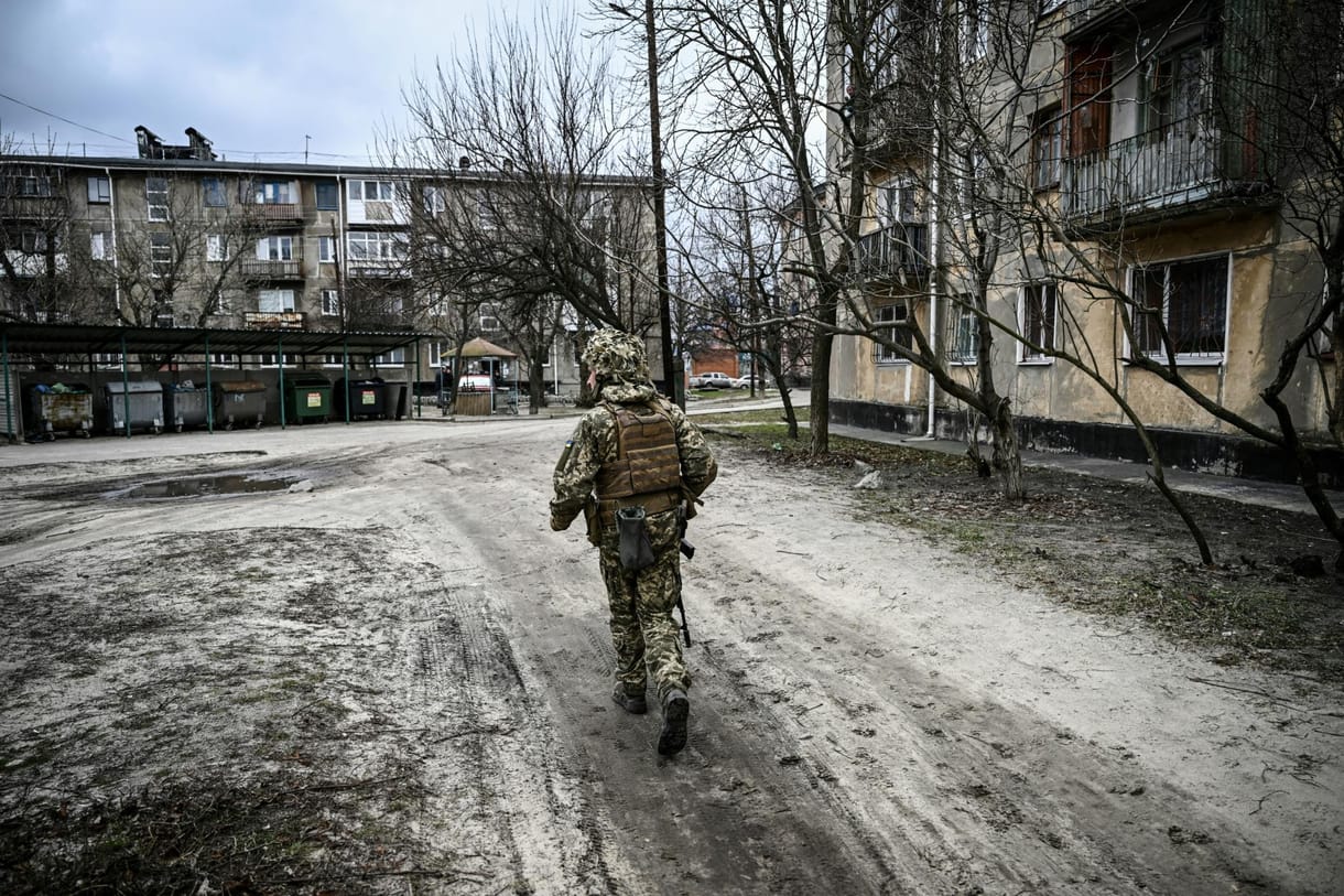 Oroszország újabb 1200 elesett ukrán katona holttestét adta vissza