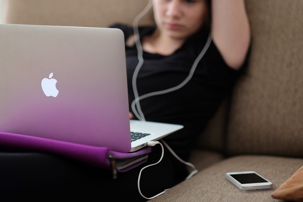Szokatlan húzással előzheti meg versenytársait az Apple a járvány idején