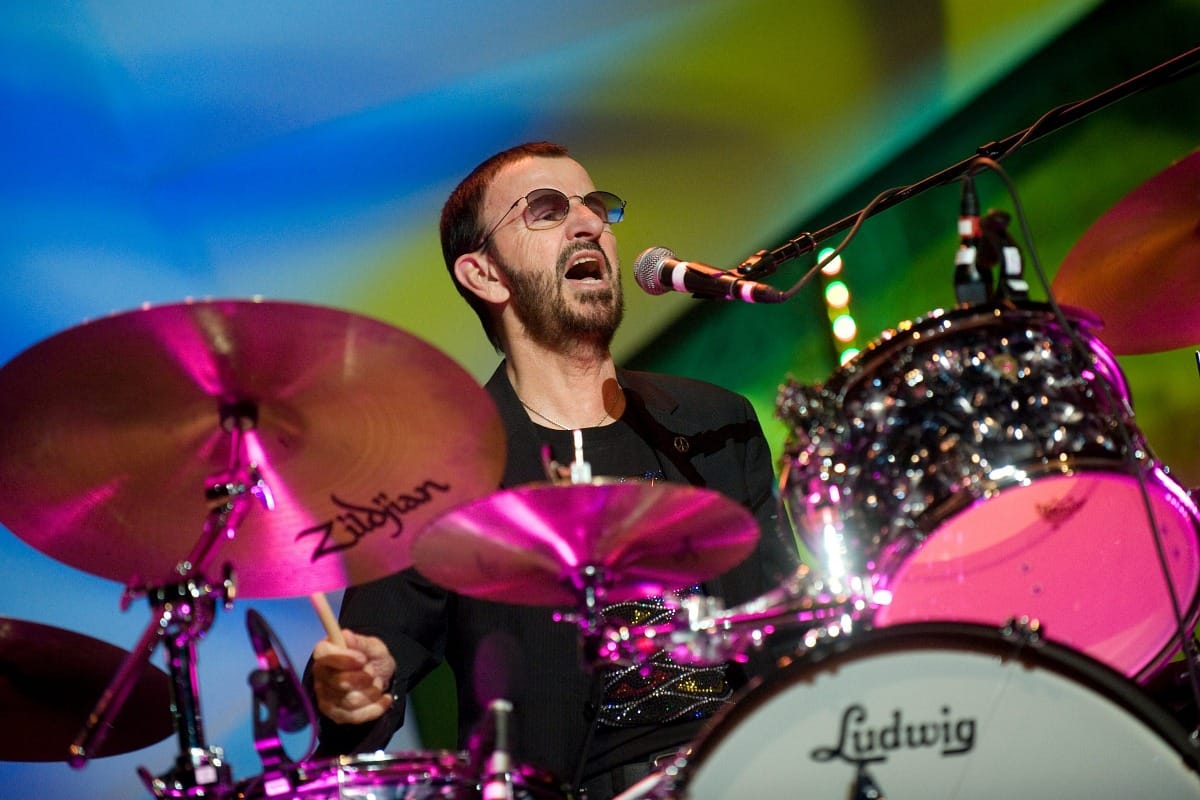 Kételkednek tudásában, de ő világ egyik leghíresebb dobosa – Ringo Starr 80 éves
