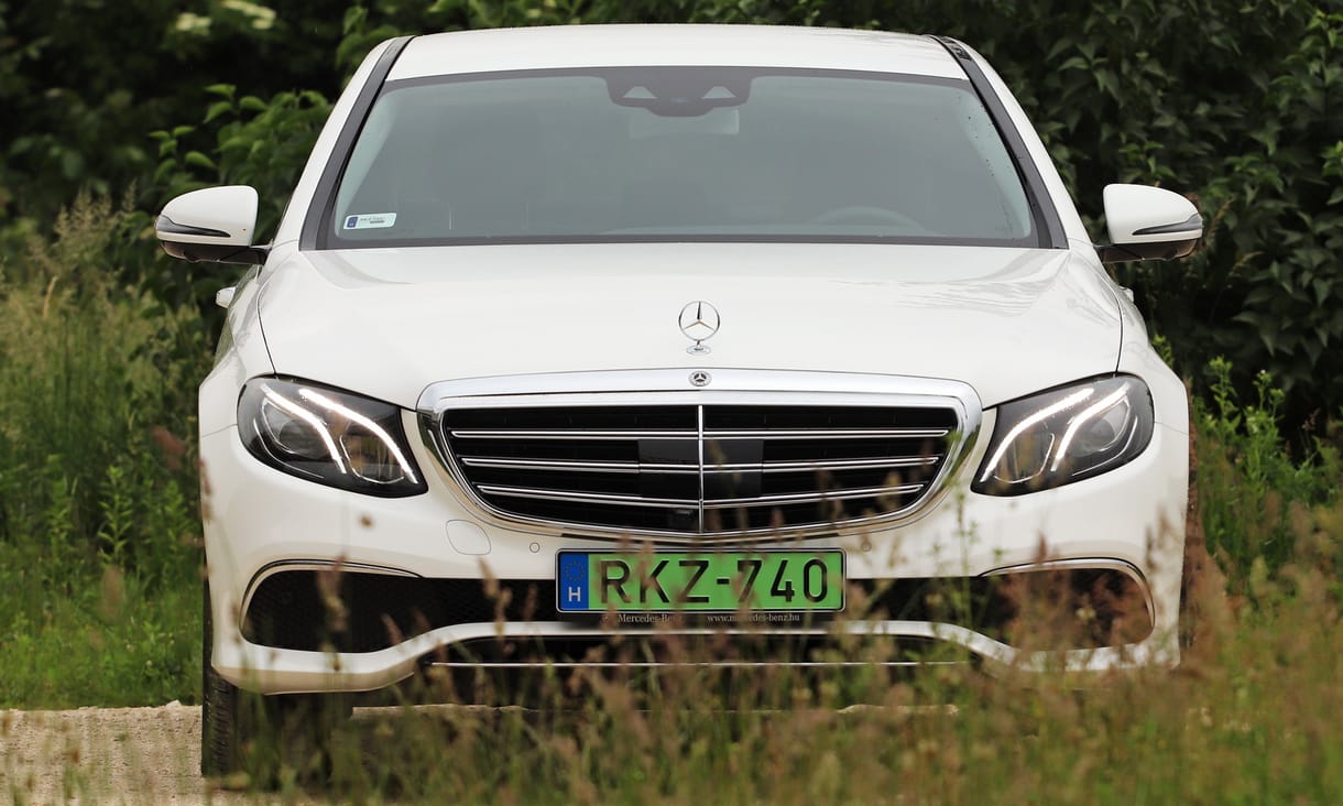 Dízelhiszti helyett dízelhibrid: teszten a zöld rendszámos és 1300 km-es hatótávú Mercedes
