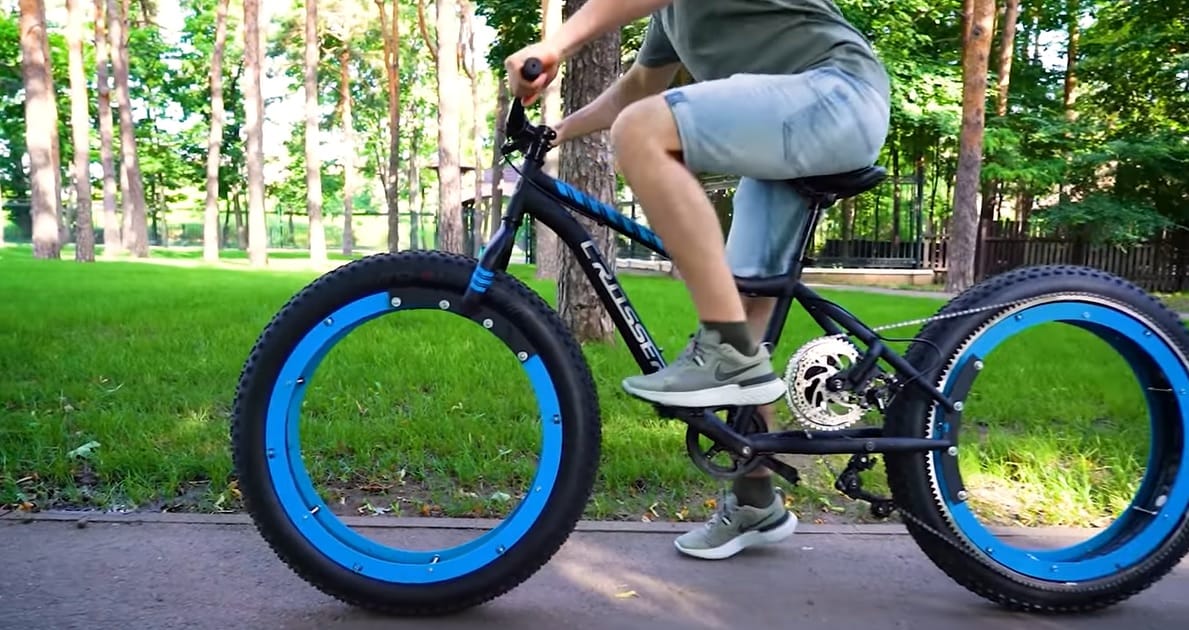 Rém furcsa biciklit építettek, de a legjobb, hogy így is tökéletesen működik