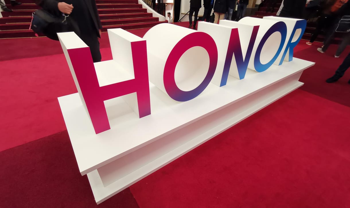 Reuters: A Huawei eladná a Honort az amerikai konfliktus miatt