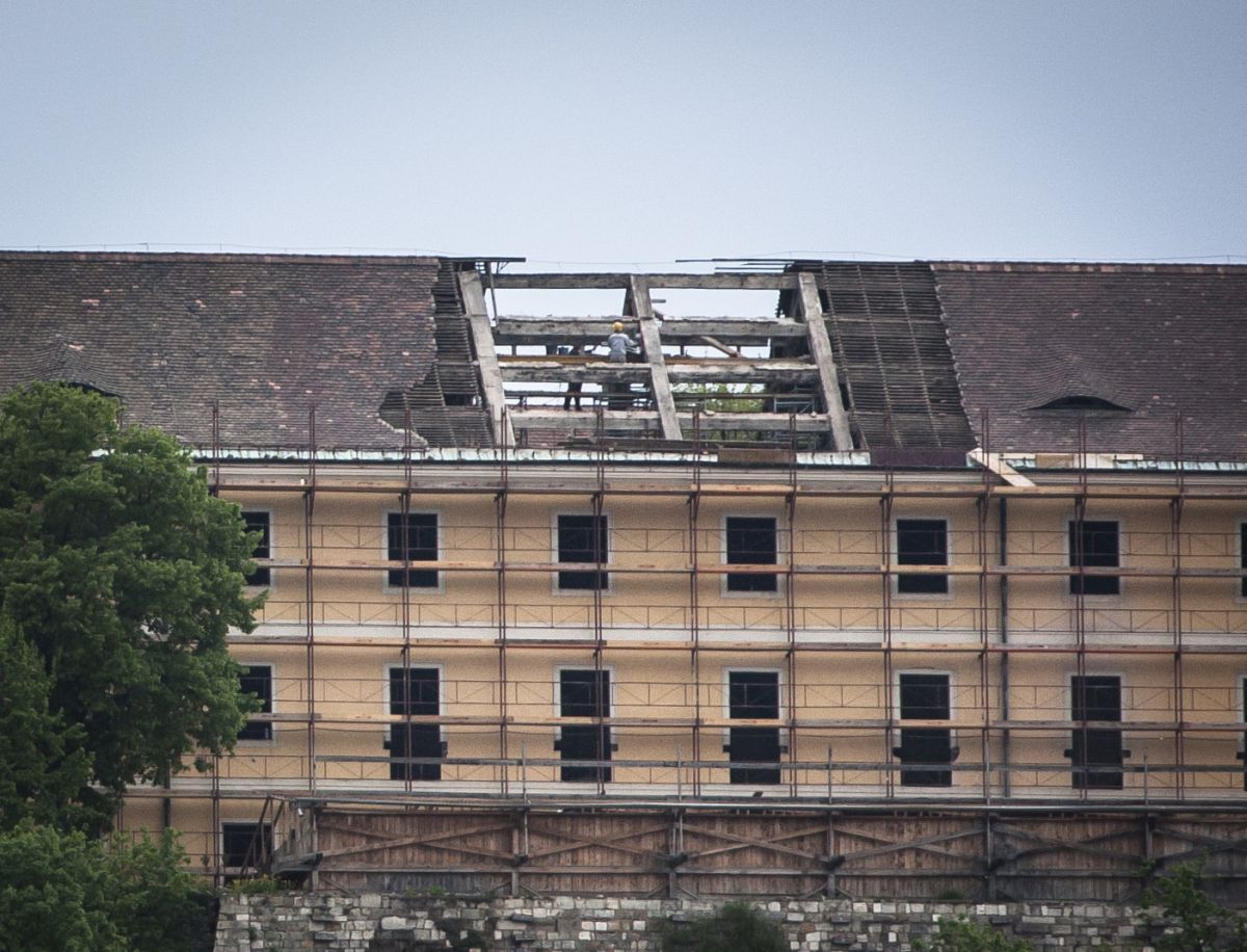 Épül Orbán erkélye, pedig az UNESCO nem ezt engedélyezte