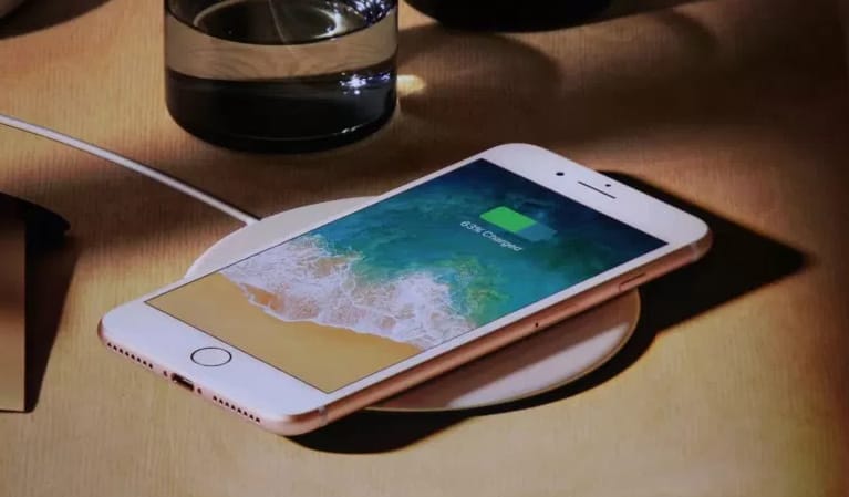 Az Európai Unió szerint teljesen rendben van, ha töltőport nélküli iPhone-t dob piacra az Apple