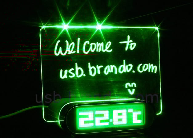 Itt a törölhető memóriás USB osztó