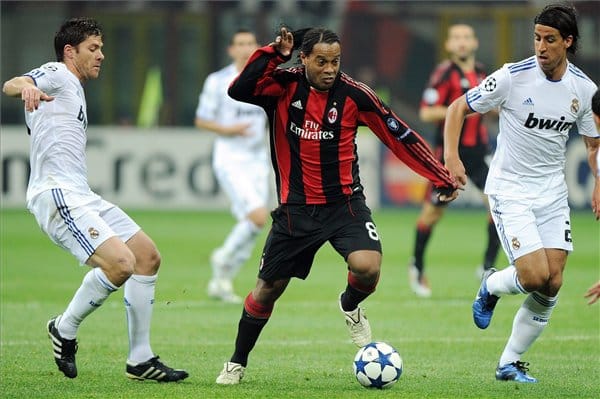 Nem sokan fociztak úgy, mint ő, de olyan vidáman senki - Ronaldinho befejezte