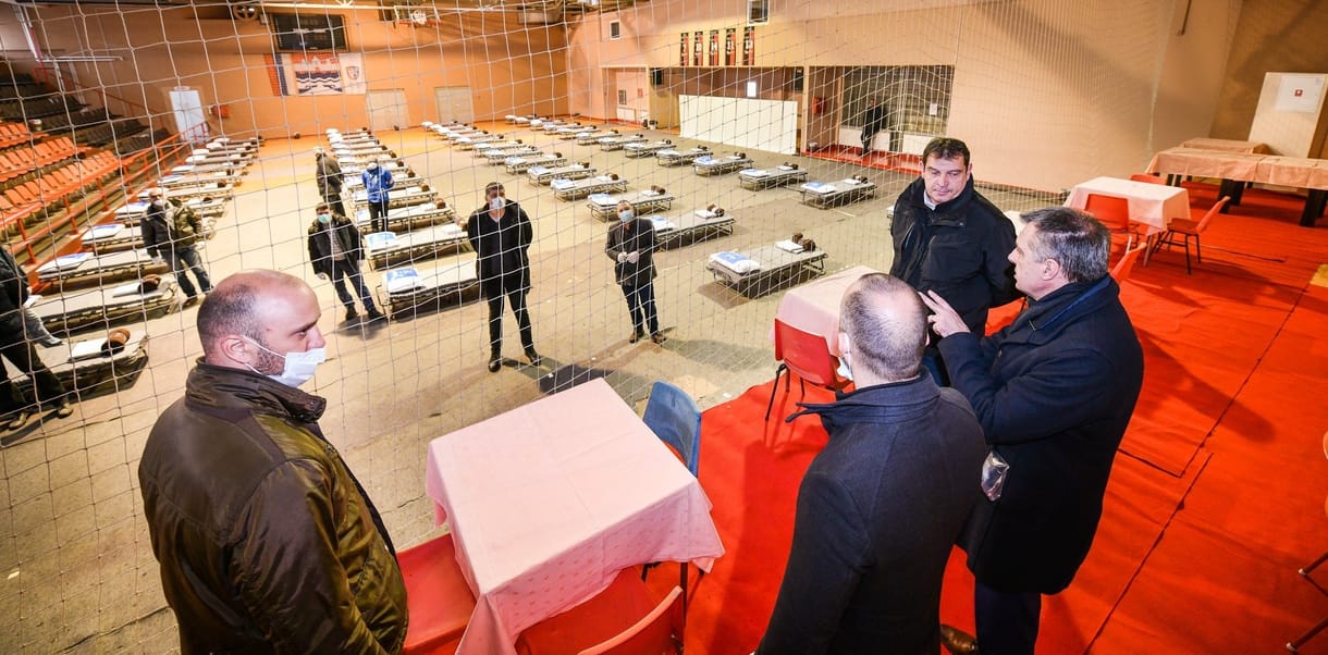 Szerbiában egy nap alatt 292-el nőtt a fertőzöttek száma