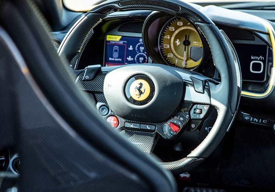 A hangjával biztosan nem fog szégyent vallani az első Ferrari szabadidő-autó – videó