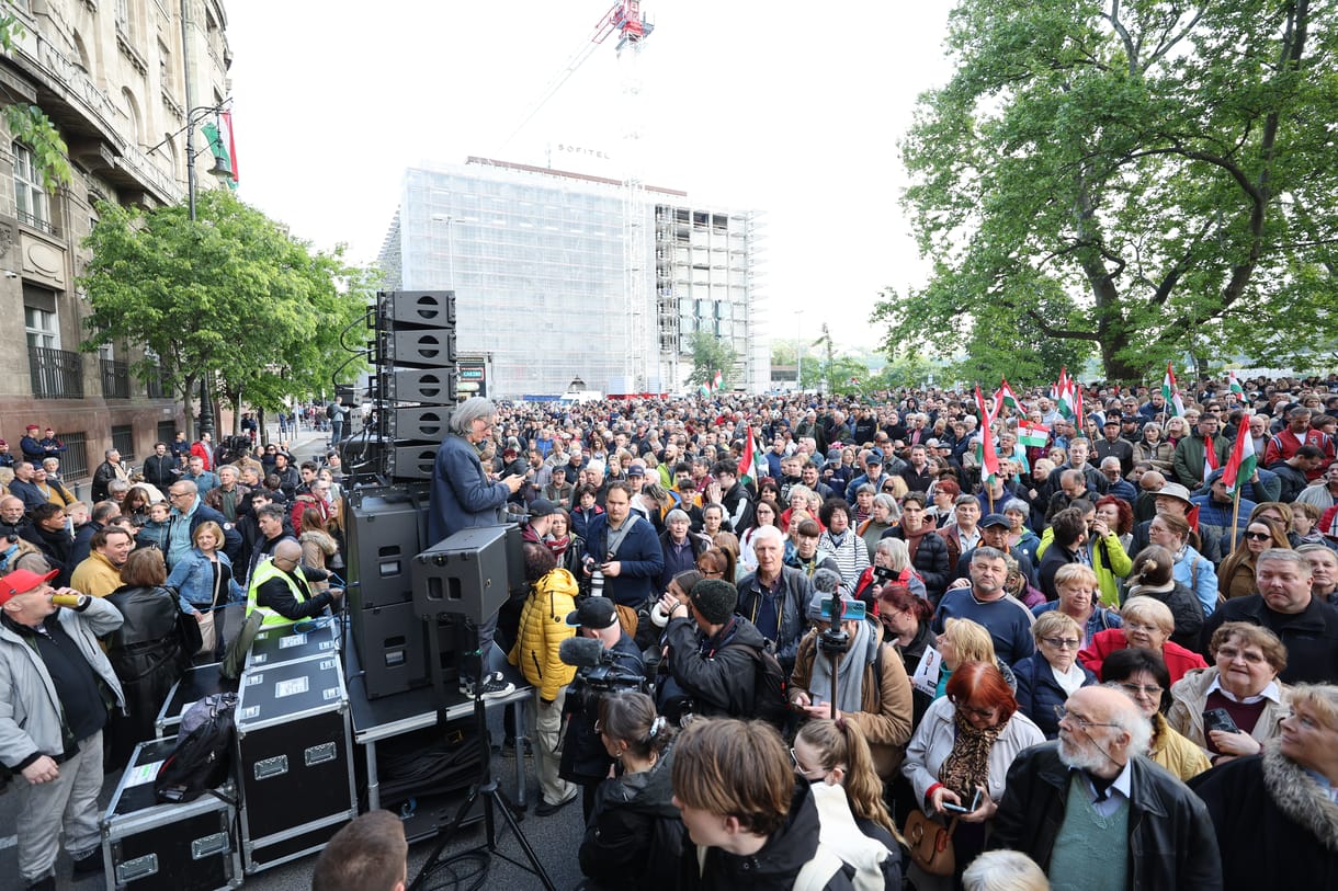 Magyar Péter szerint már lőtávolban van a Fidesz az ő pártjától népszerűségben 