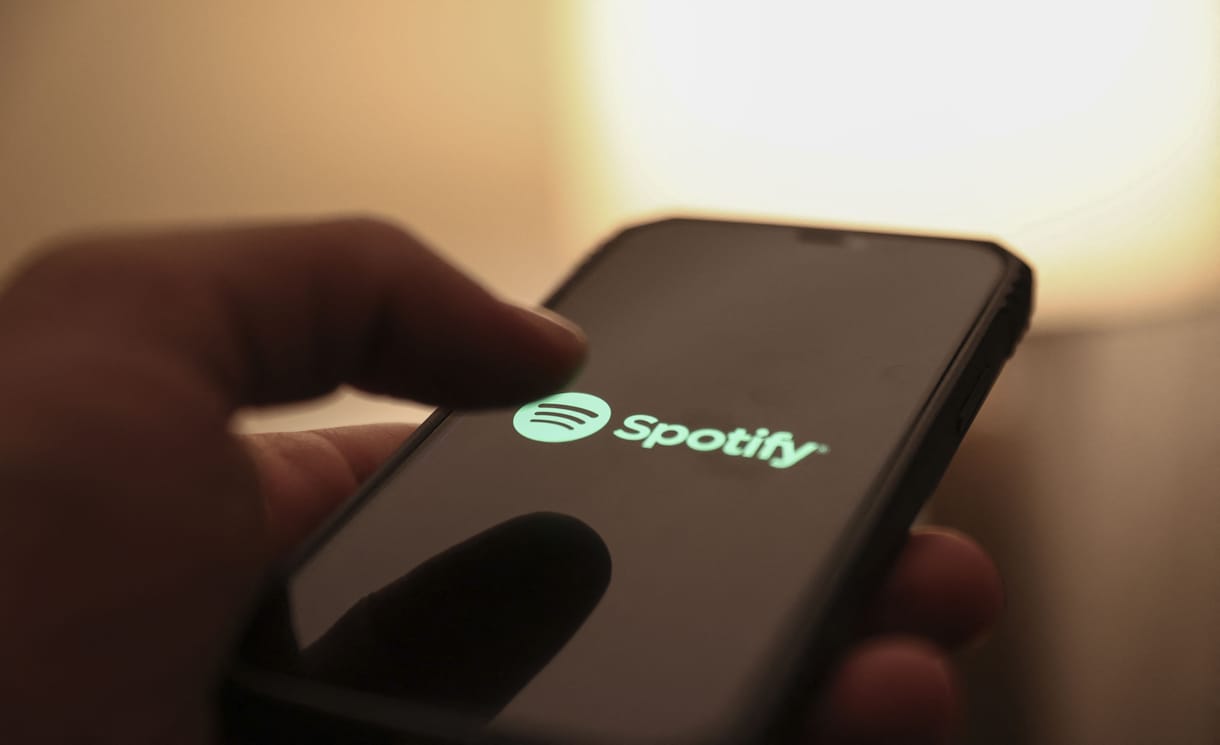 Használja a Spotifyt? Mutatunk egy pofonegyszerű beállítást, amivel sokkal jobb minőségű lesz a zene