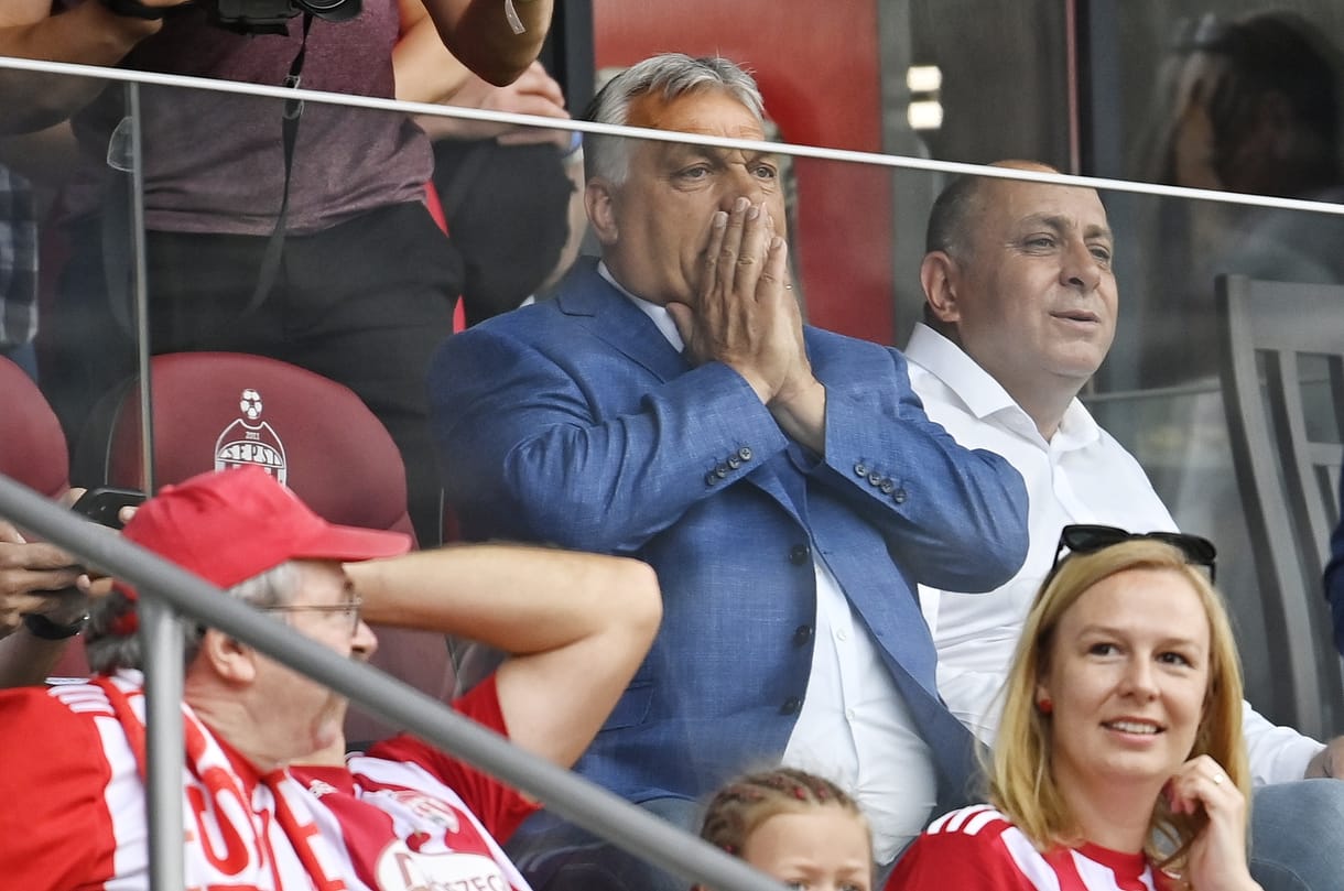 Orbán Viktor a Sepsi - U Craiova 1948 meccsen izgult Tusványos közben - galéria