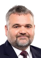 Gyüre Csaba, a Jobbik alelnöke ül be Hegedűs Lórántné megüresedő parlamenti székébe