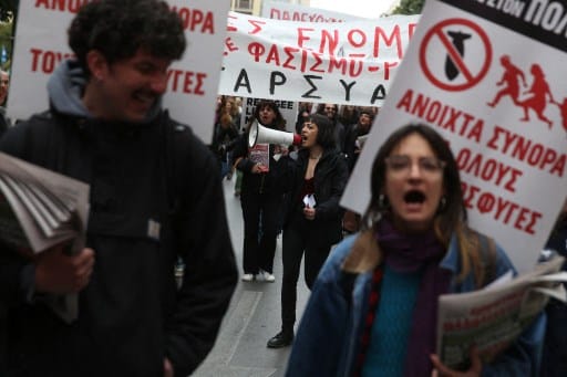 Menekültek tüntettek Athénban a szigorú görög bevándorlási politika ellen