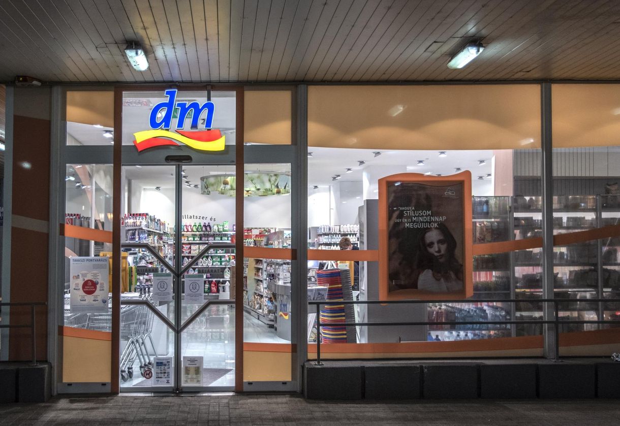 A magyar dm-ben drágább vásárolni, mint a németben vagy osztrákban
