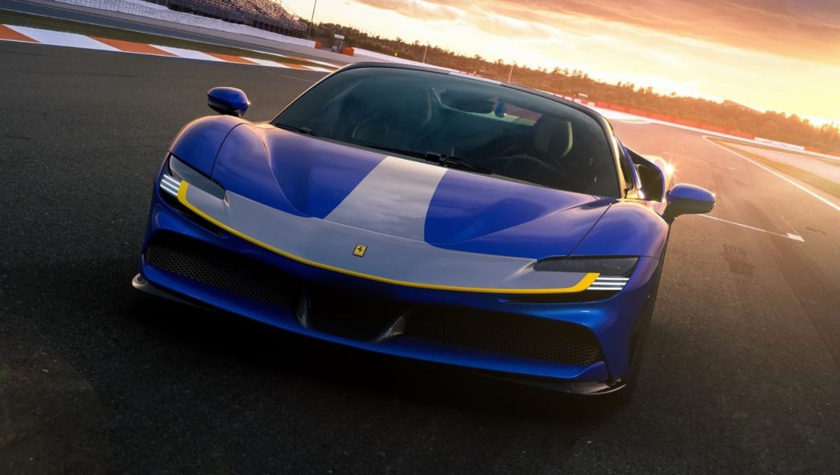 Már 2025-ben jön az első elektromos Ferrari